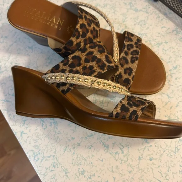 Italian Shoemakers Brown and Black Sandals for Effortless Elegance - Picture 4 of 8